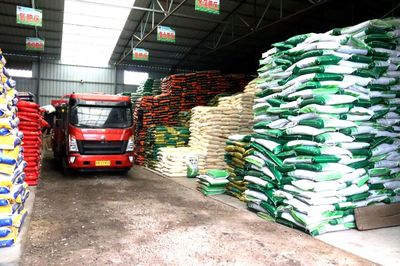 西峰區(qū):不誤農(nóng)時(shí)不負(fù)春 備足農(nóng)資保春耕